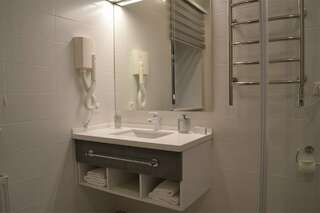 Гостиница Шертон Ростов-на-Дону Роскошный трехместный номер с балконом-7