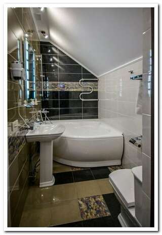 Гостиница Шертон Ростов-на-Дону Люкс с балконом-7