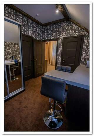 Гостиница Шертон Ростов-на-Дону Люкс с балконом-6