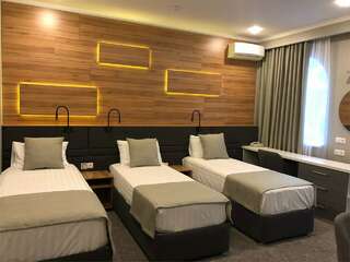 Гостиница Шертон Ростов-на-Дону Роскошный трехместный номер с балконом-2